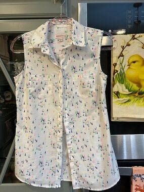 Vintage Merona White Sleeveless Button-Up Top with Multicolor Sailboat Print XS